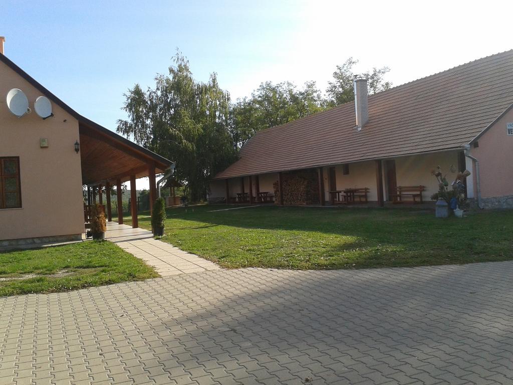 Vadaspuszta Vendeghaz Csatka Bagian luar foto